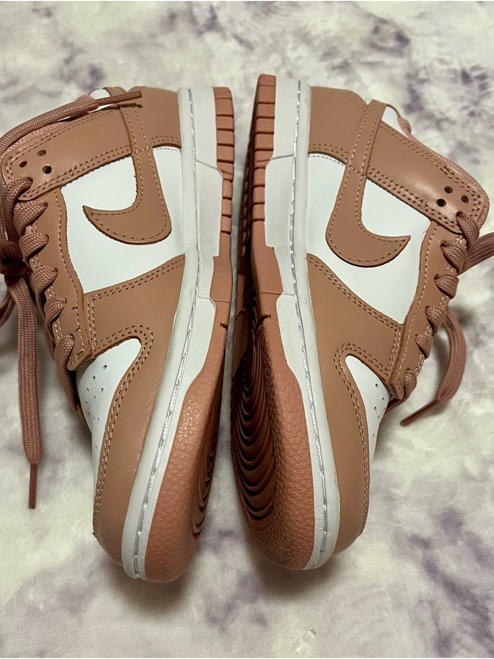 Nike Girls Low-Top Sneakers in Dusty Rose and White - Picture 3 of 6